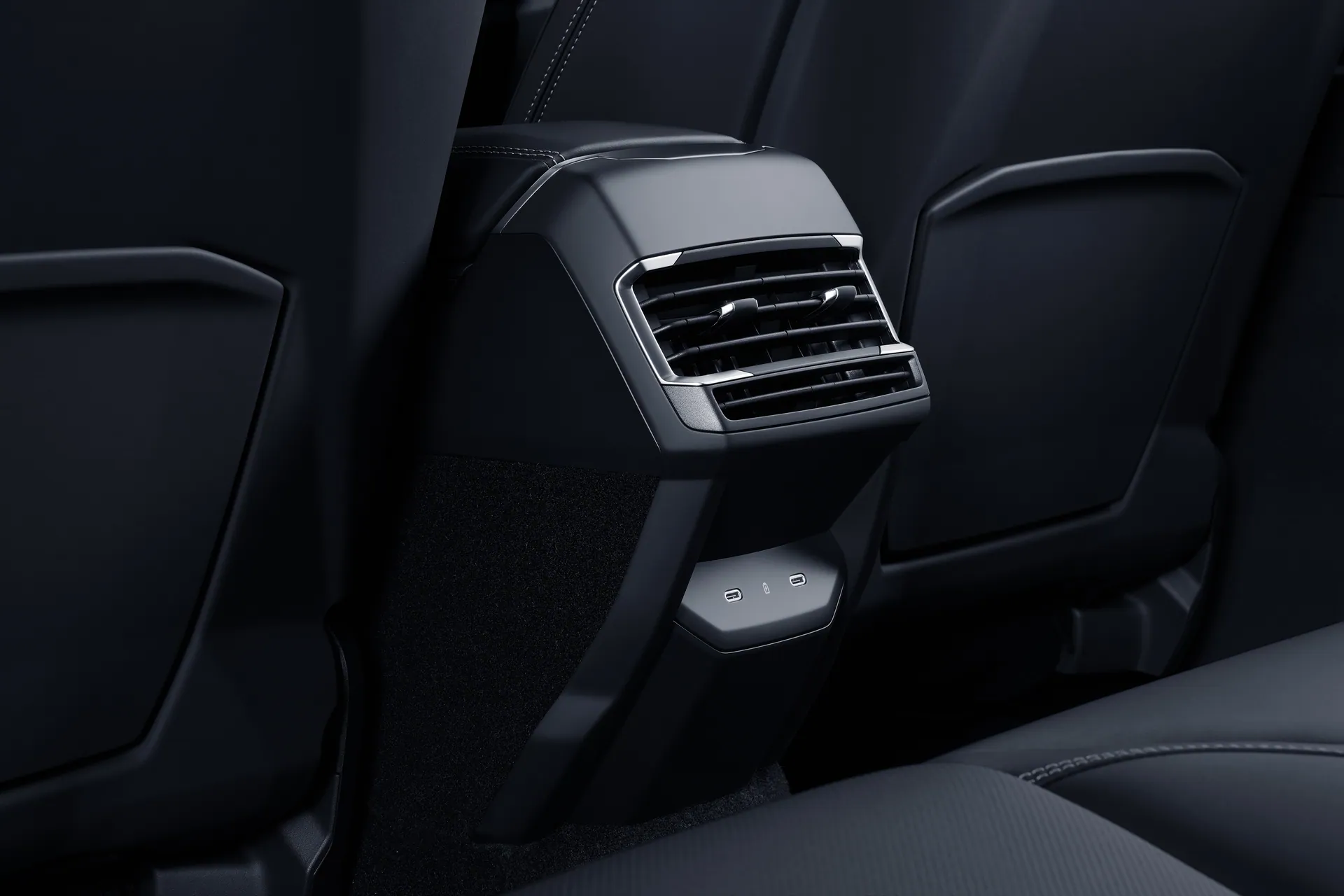 Lynk & Co 01 — Aire acondicionado bizona