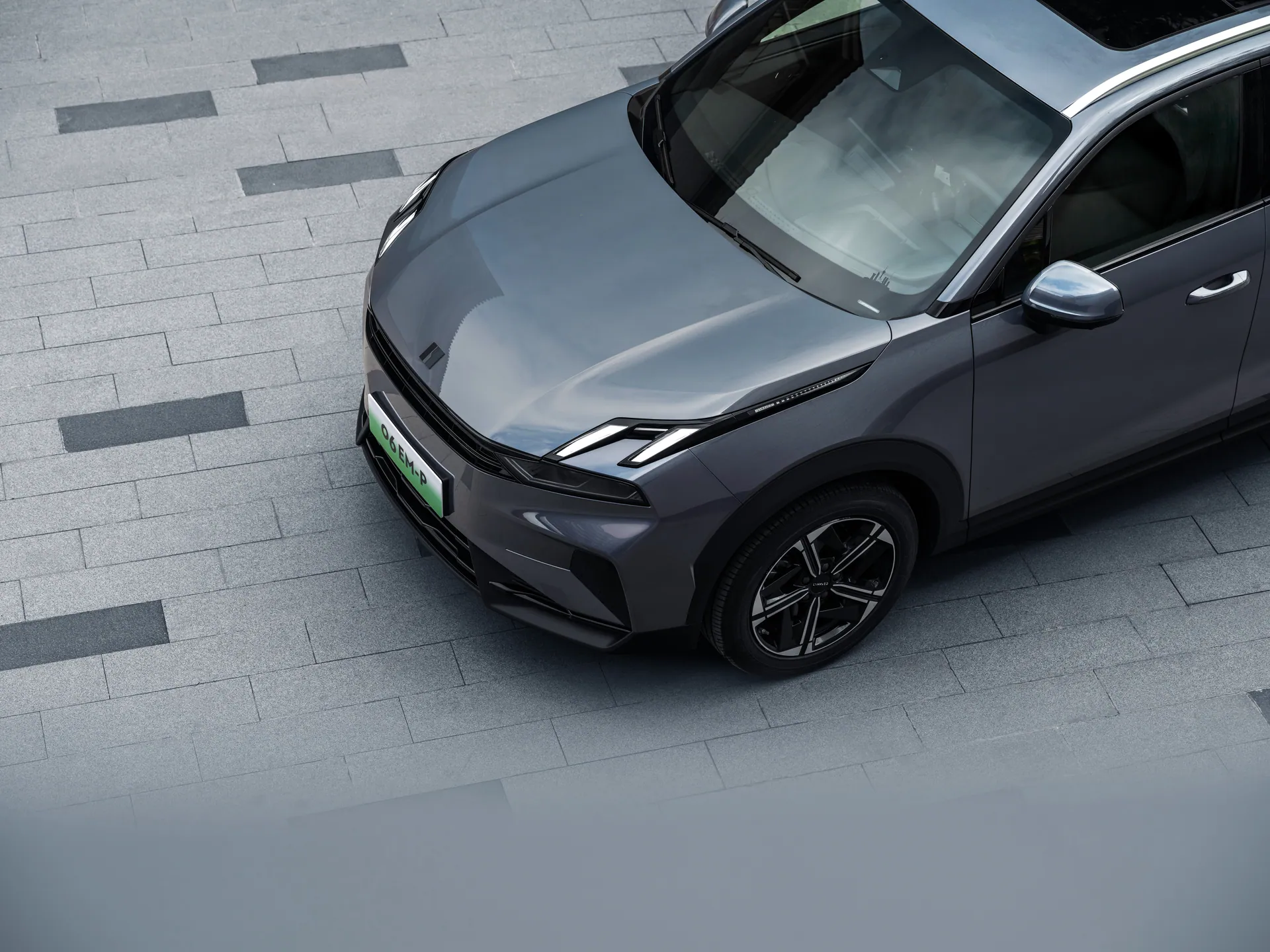 Lynk & Co 06 — Faros frontales full LED